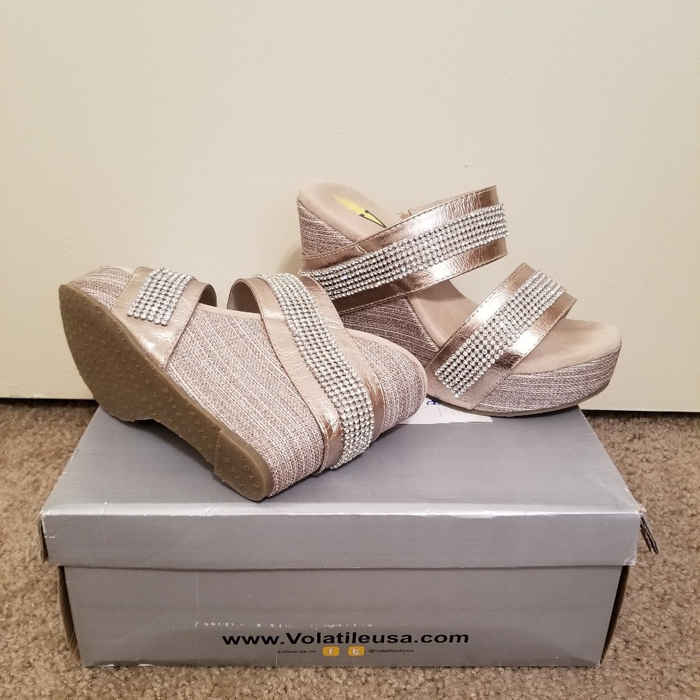 Volatile sandal
